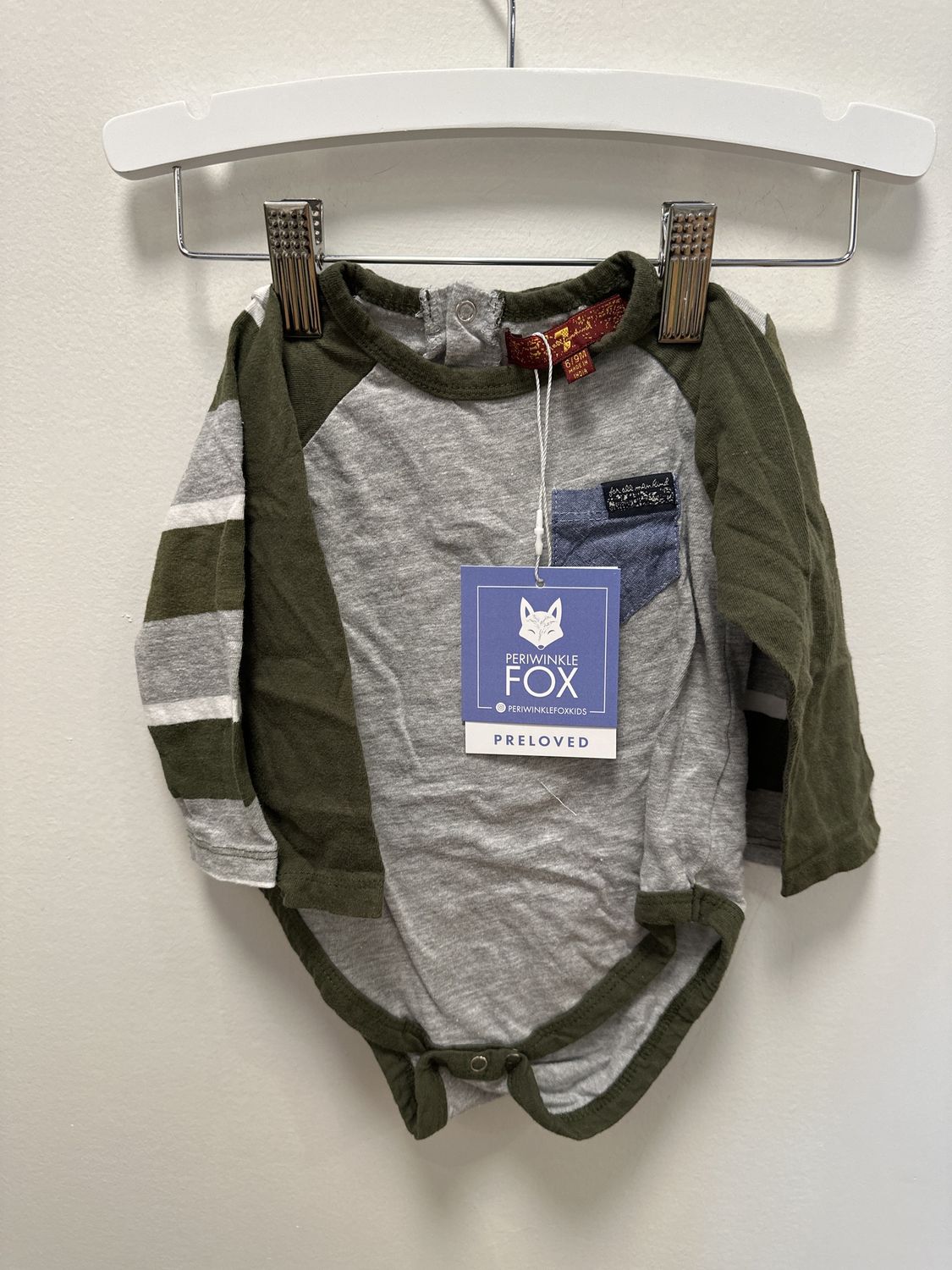 Used - 7 For All Mankind - Long Sleeve Onesie 2 pack - 6-9M - PWE1778