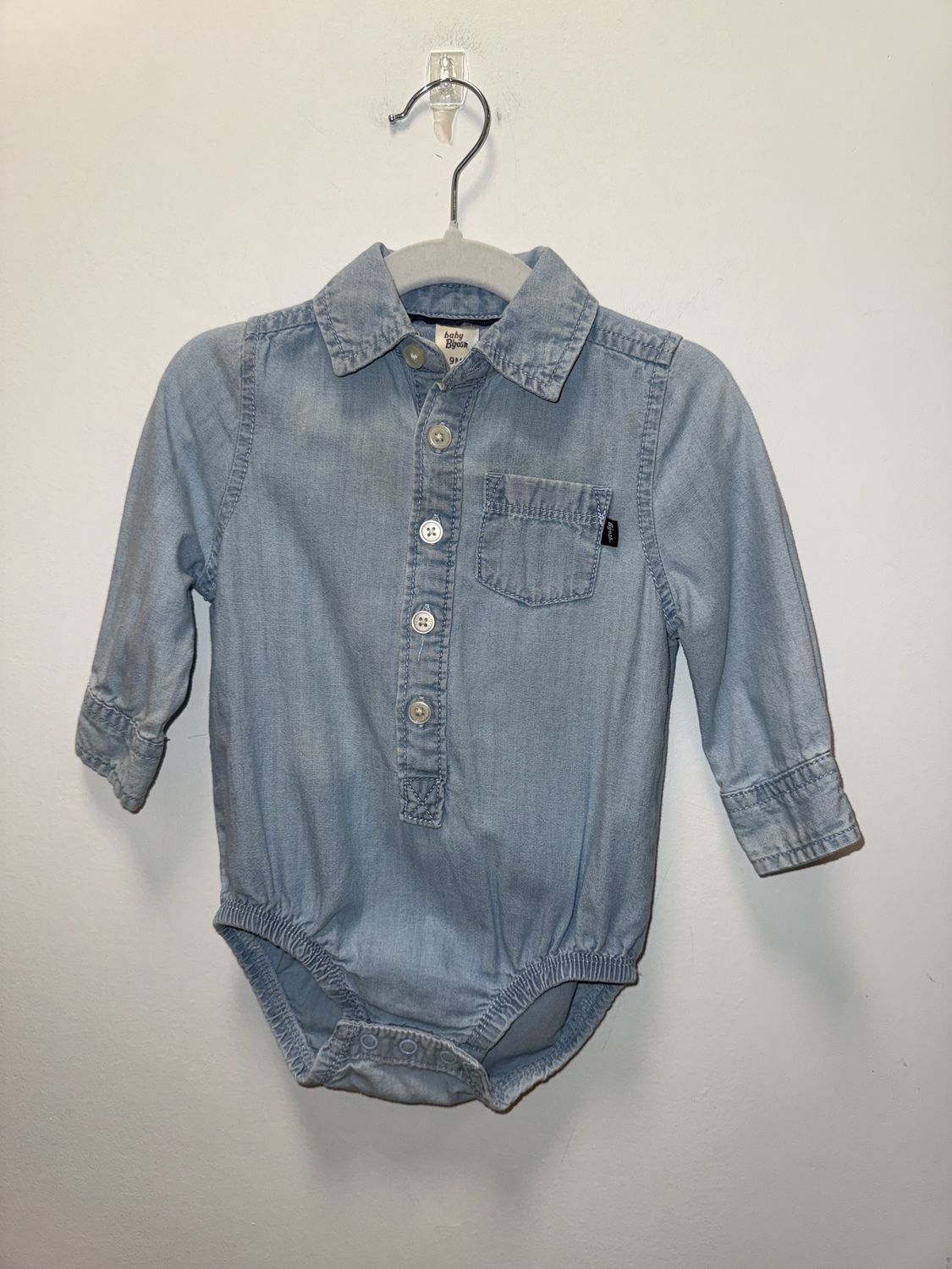 Used - Oshkosh B&#39;Gosh - Long Sleeve Onesie - 9M - PWE2653