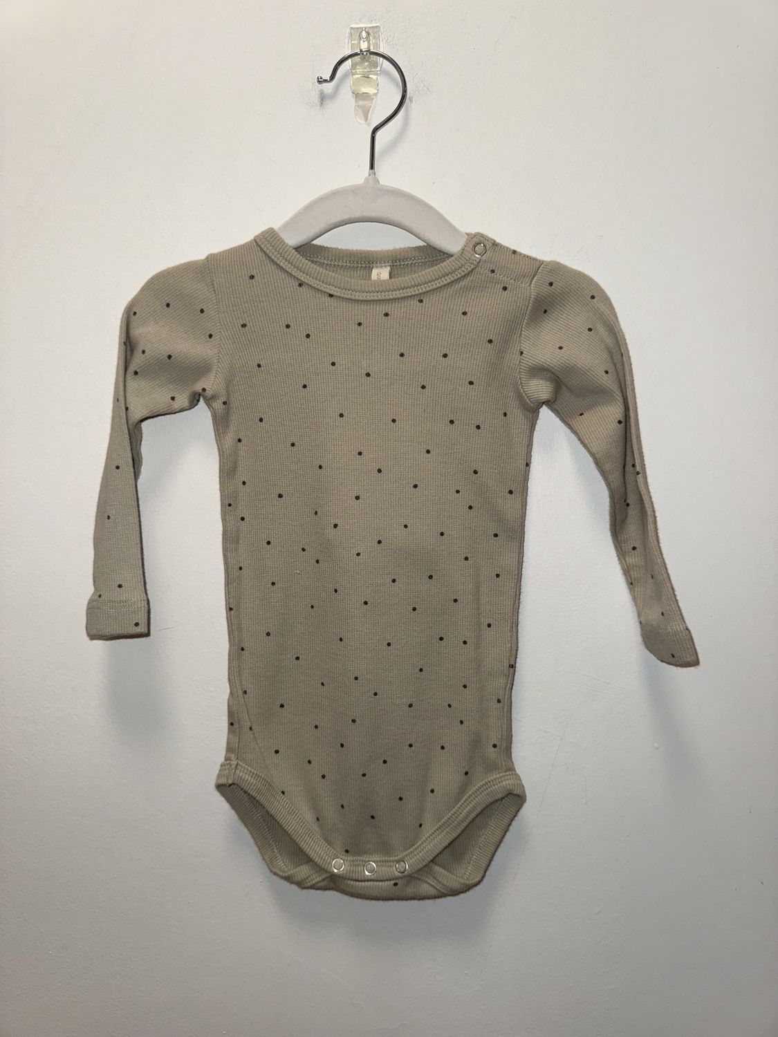 Used - Quincy Mae - Long Sleeve Onesie - 6-12M - PWE3534