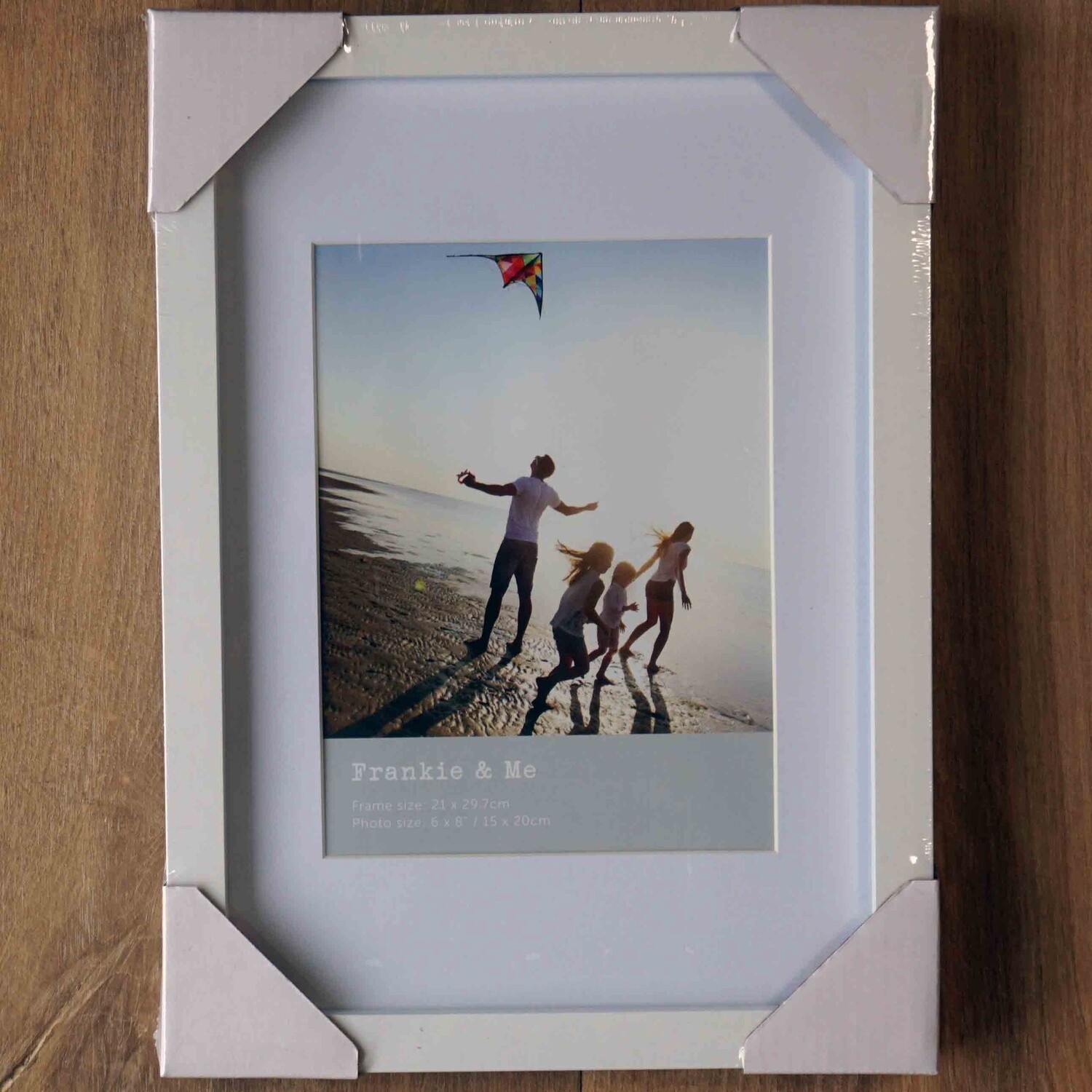 Border frame in white 21 x 29.7 cm with matte for 6 x 8 inch photo.