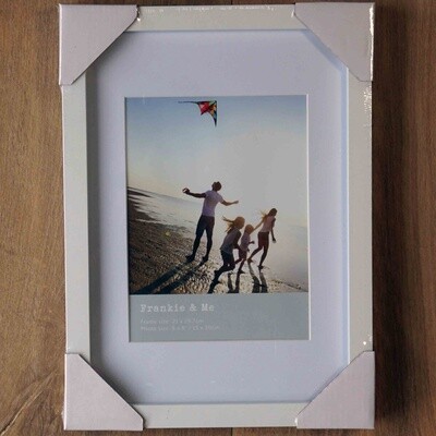 Border frame in white 21 x 29.7 cm with matte for 6 x 8 inch photo.
