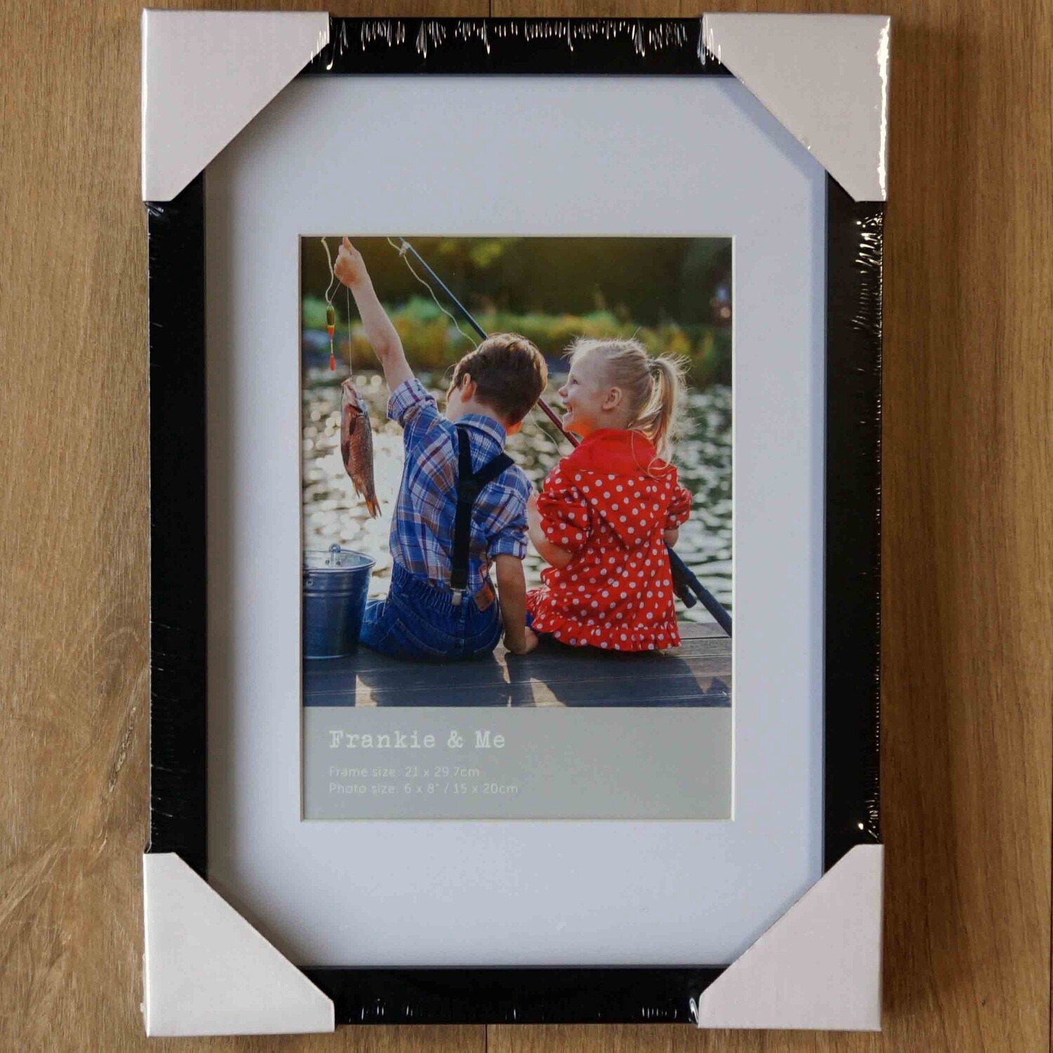 Border photo frame in black with 6x8 inch photo matte.