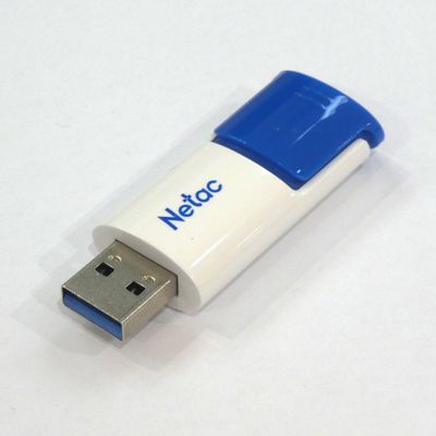 Netac Retractable 32gb Drive White / Blue