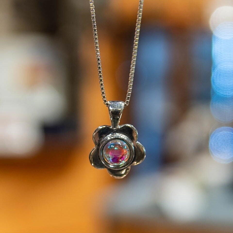 LeightWorks Teeny Flower Pendant (Green)