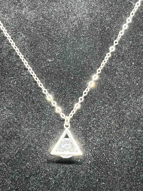 Kalli Necklace Triangle Silver