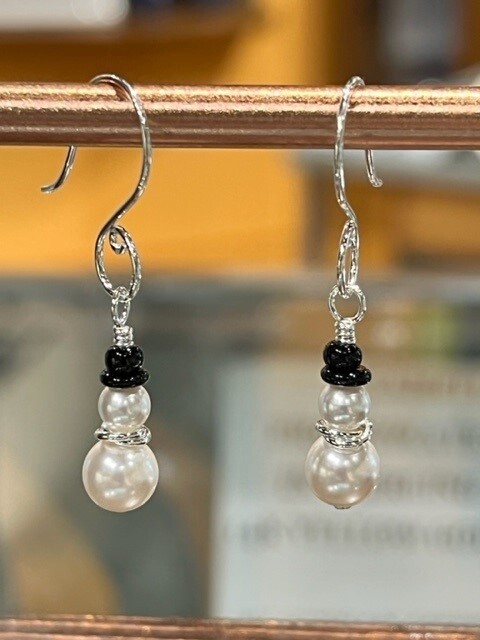 Snooty Ear Mini Snowman on Curlicue
