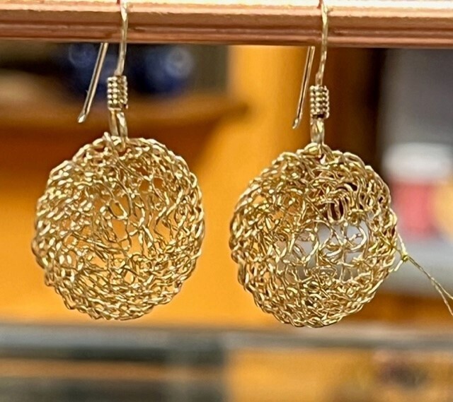 MetaLace Earrings Small Gold Circles