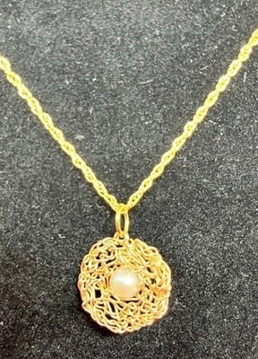 MetaLace Necklace Small Gold Circle with Pearl