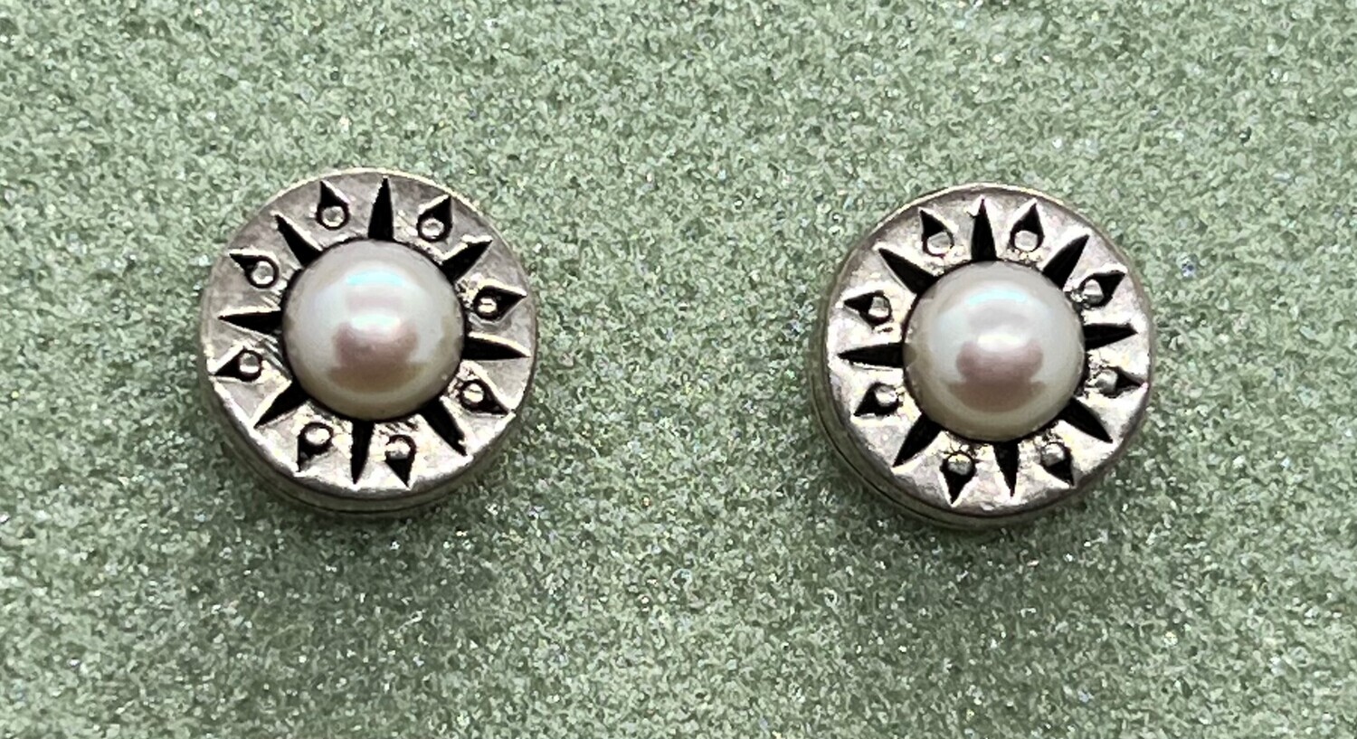 David &amp; Ronnie Genuine Akoya Pearl Earrings
