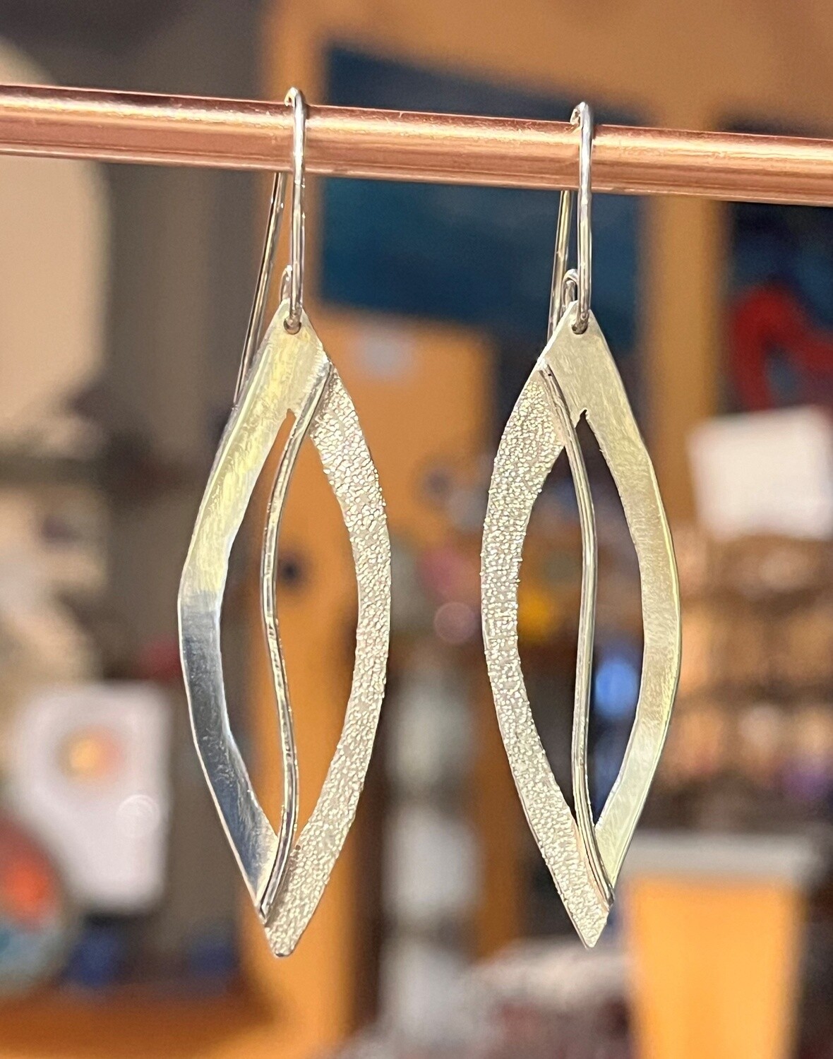 Gonzales Earrings Hammered and Smooth Oval