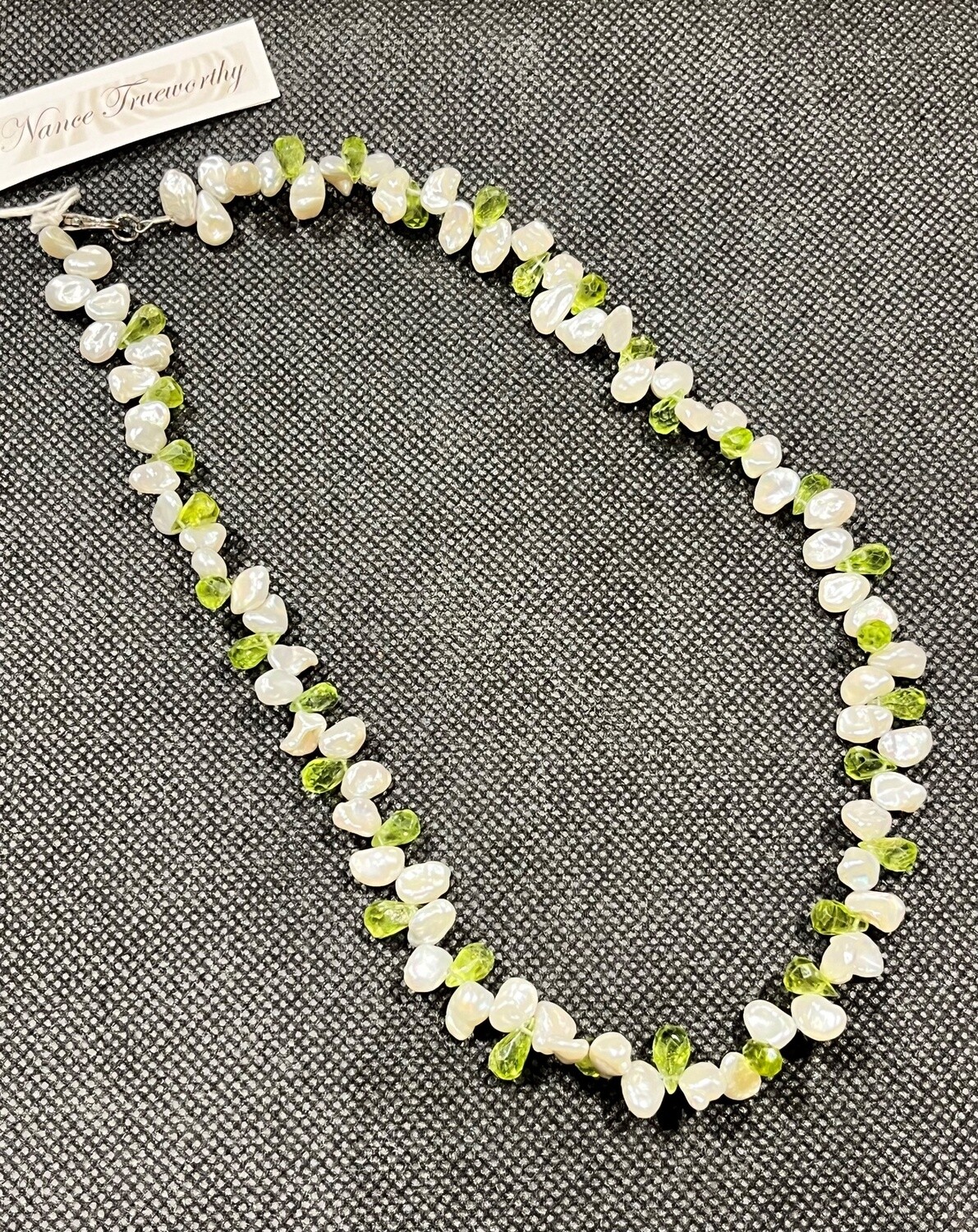 Trueworthy Necklace Keishi Pearls/Peridot