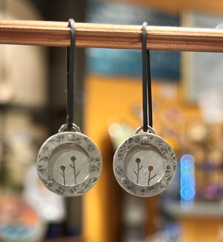 Bent Metal Earring Wild Flower in Circle Frame