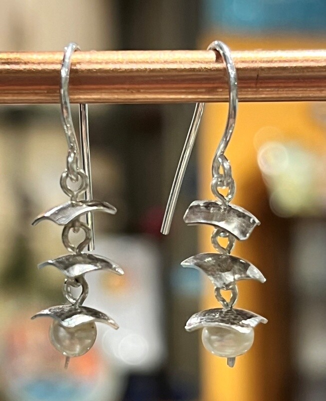 Bent Metal Earring Freshwater Pearl