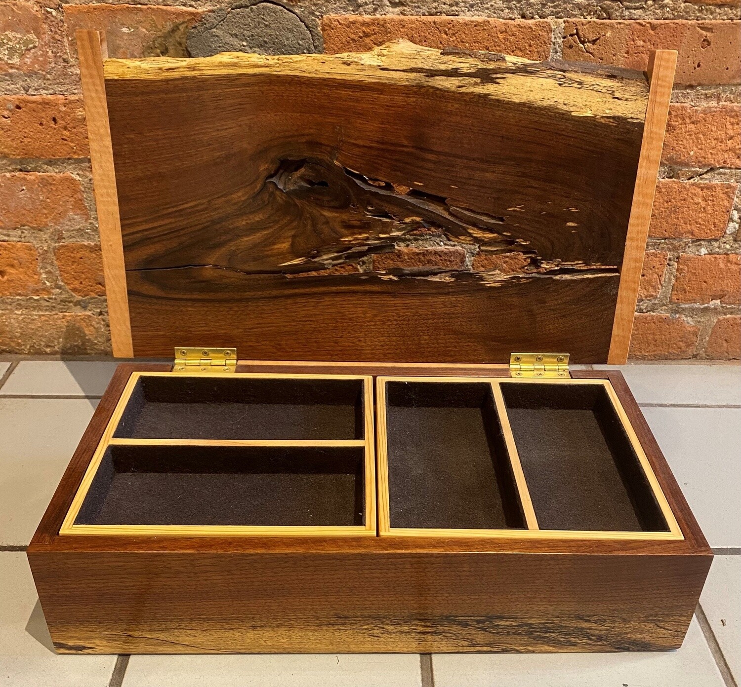 BOXERY SPALTED WALNUT NATURAL #5