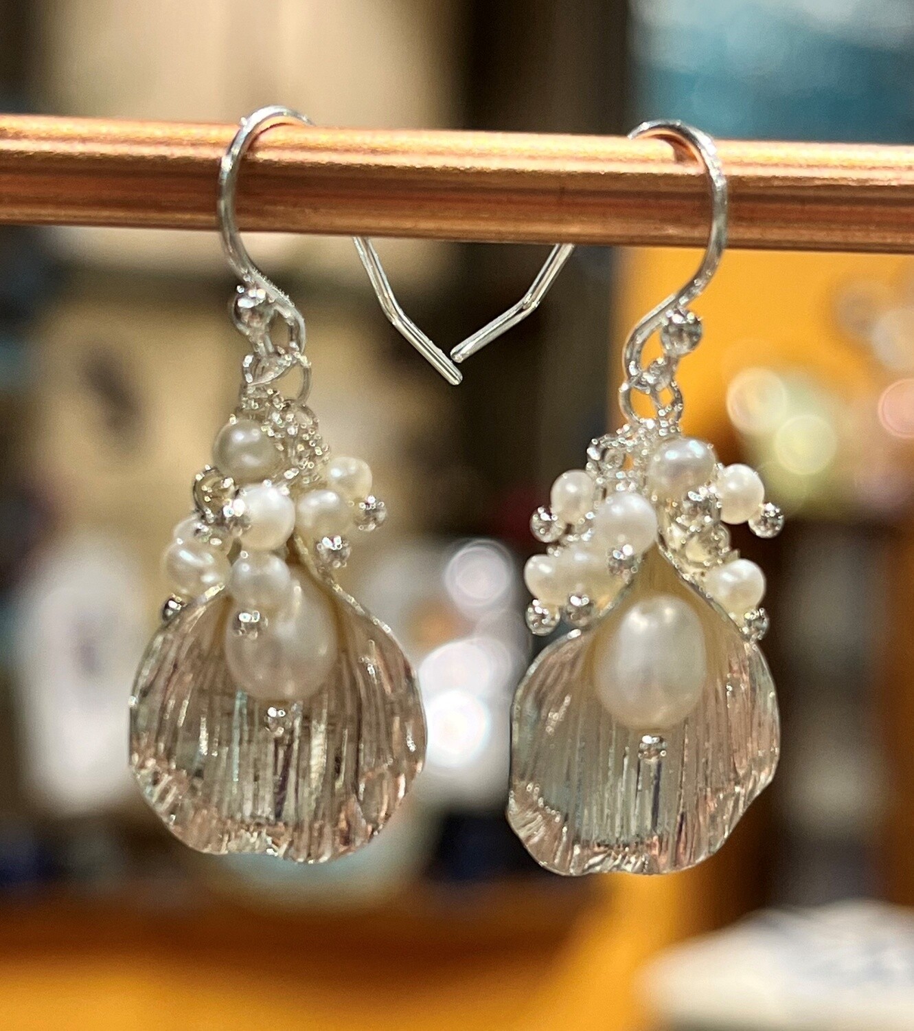Estancia Earring Pearl and Silver Calla Lillies