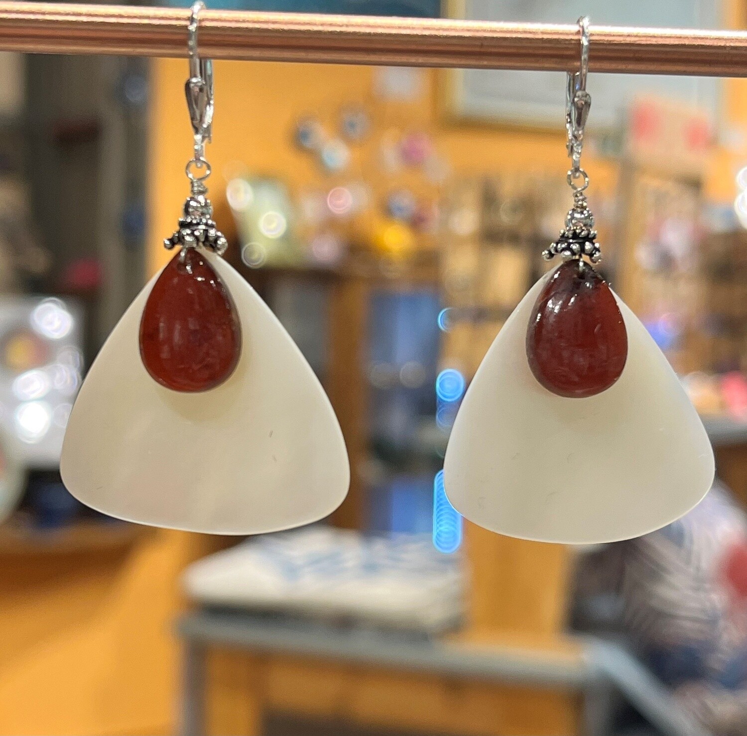 Est Earrings Mother of Pearl w/Garnets