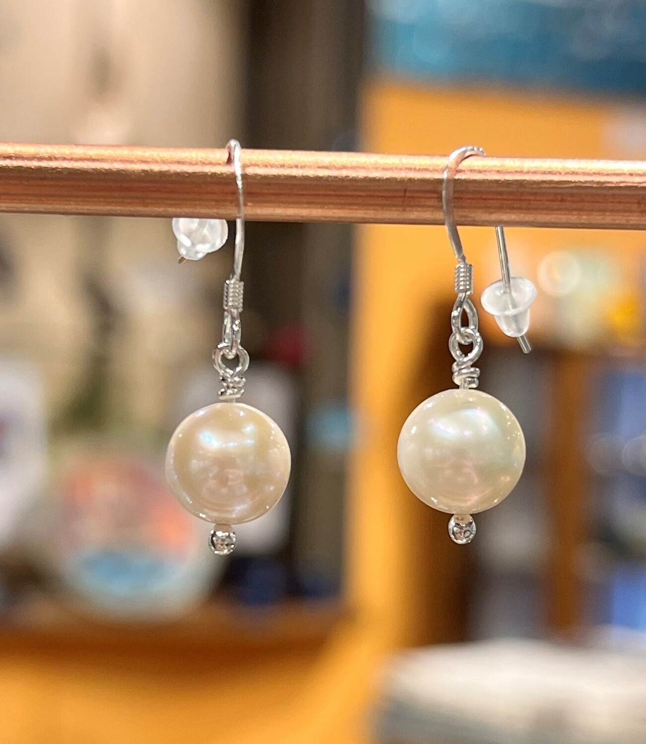 Demitre Earring Single Pearl on Earwire
