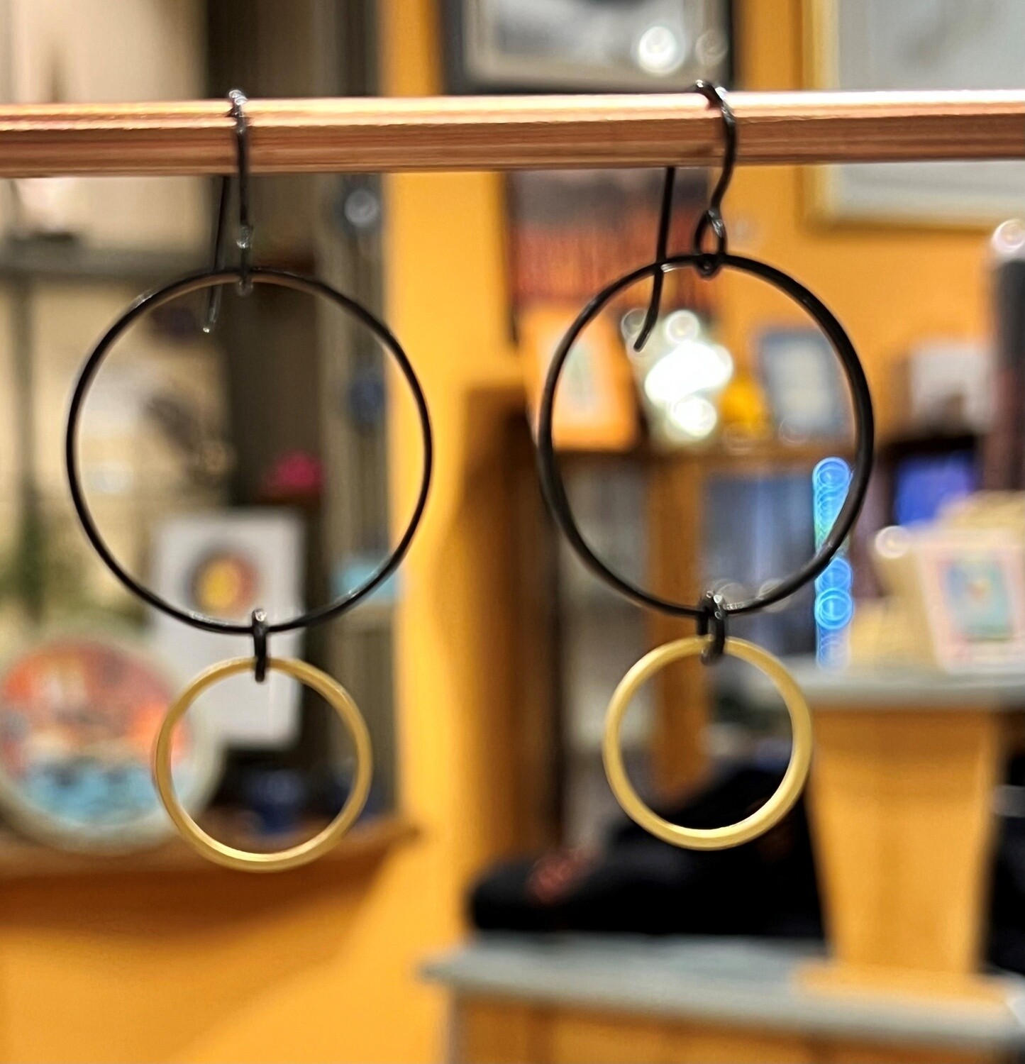 Tsay Earrings Circles Black and Gold