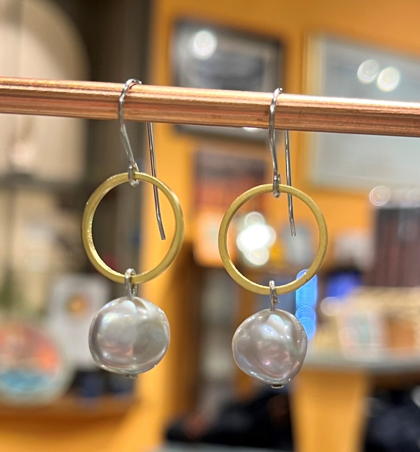 Tsay Earrings Gray Pearl on Gold Circle