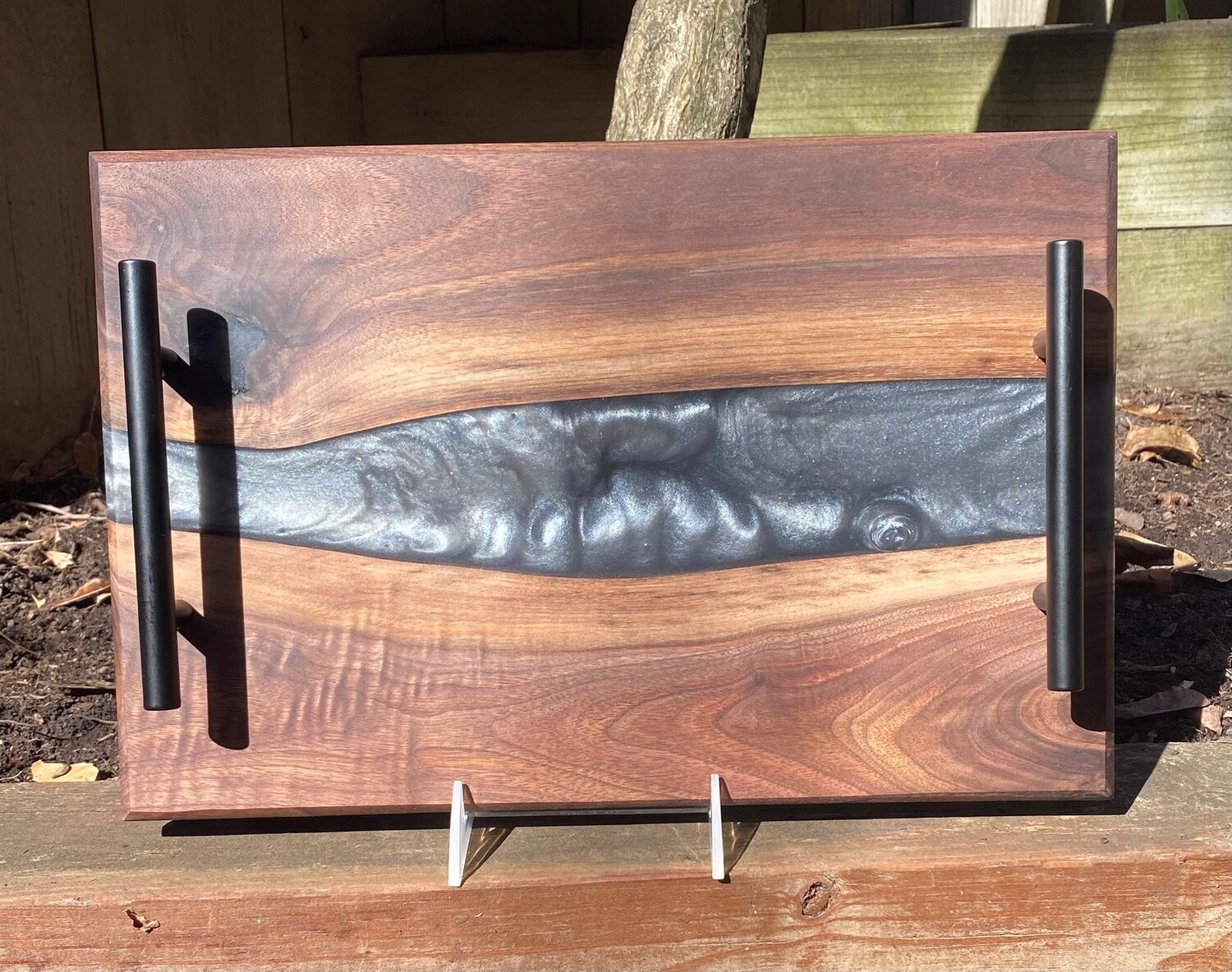 GM Charcuterie Board Walnut Silver Resin