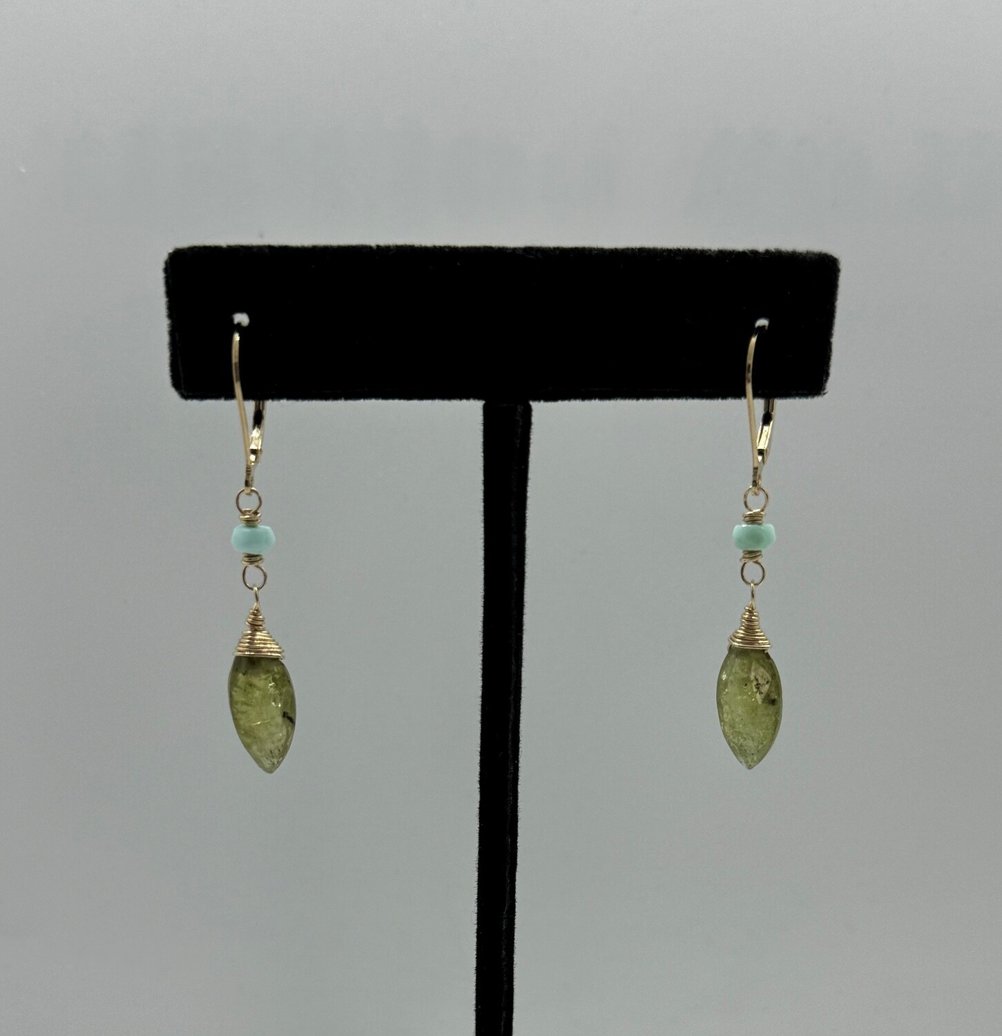 Robb Earrings Peridot w/Agate