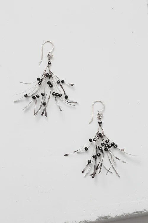 Zuzko Earrings &quot;Boa&quot; Black Garnet (Short)