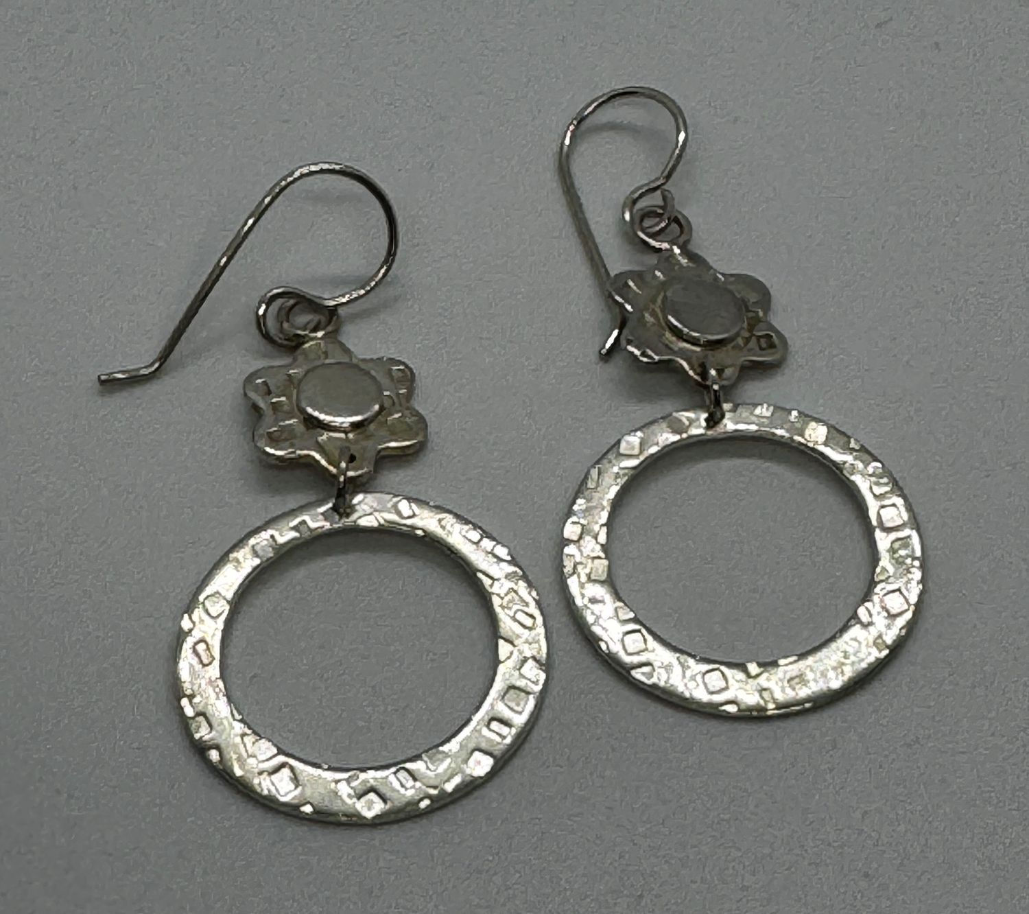 Mountain View Earrings Silver Circle with Flower