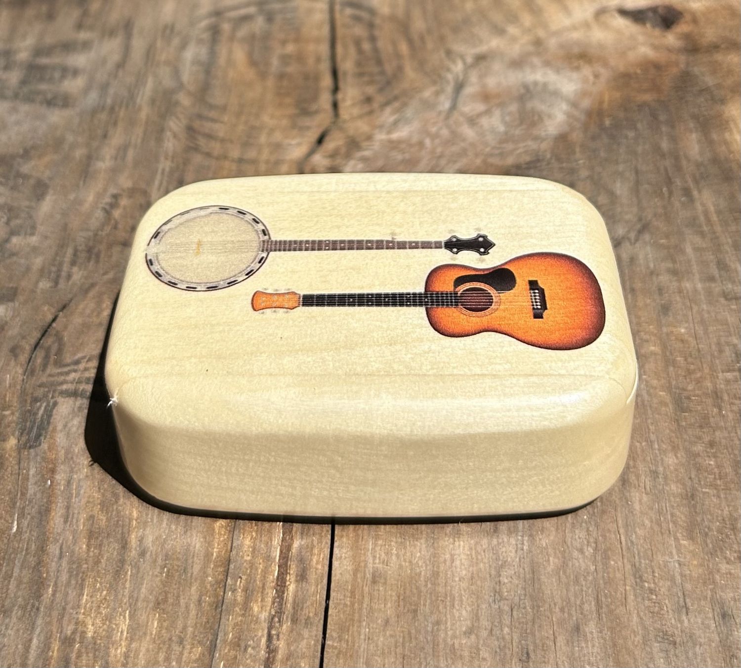 Heartwood Box Guitar w/Pick Inside