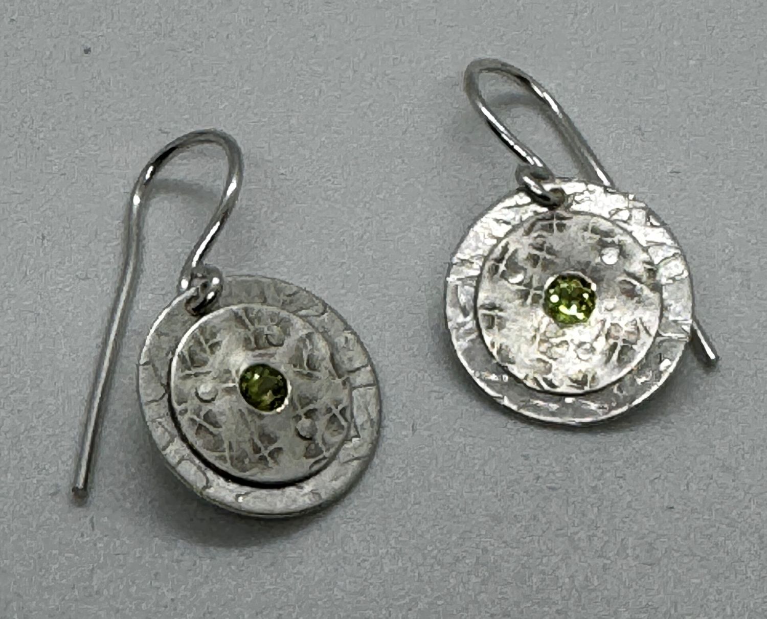 Bent Metal Earrings Peridot in Sterling silver