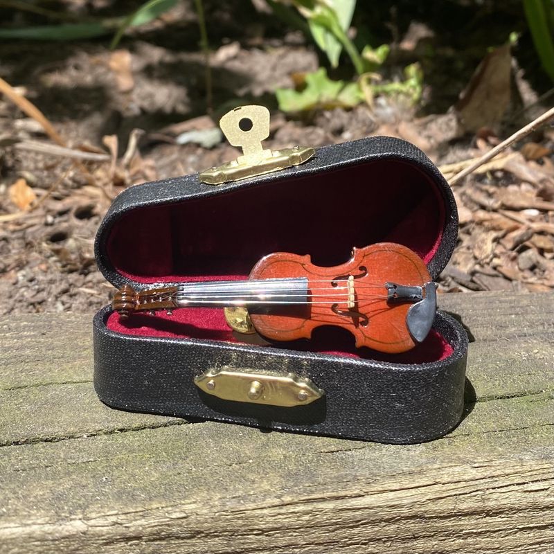 Broadway Violin Pin