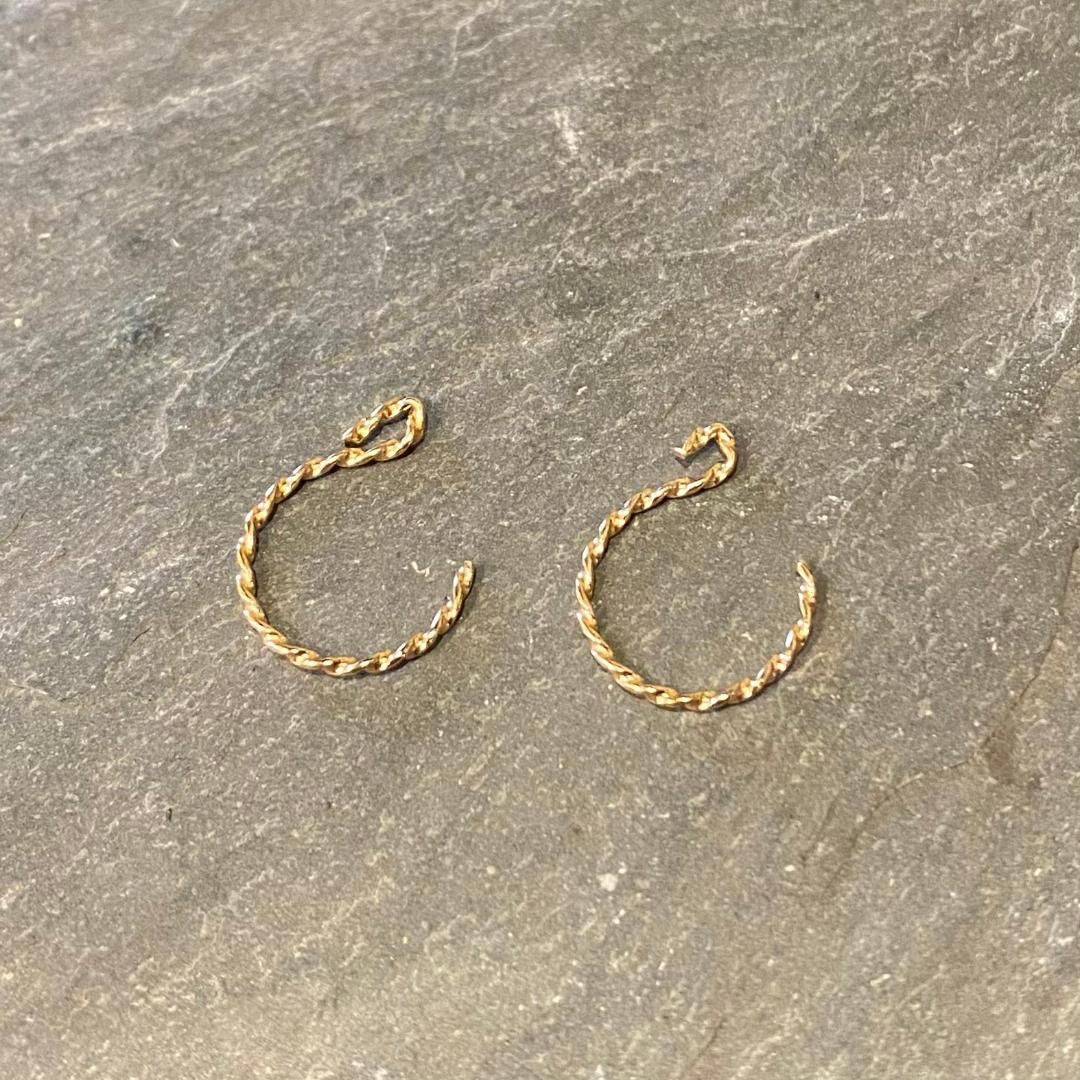 NYE Backwards Loop Twist Small Gold Fill