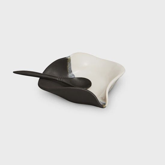 Hilborn Heart Dish Black/White