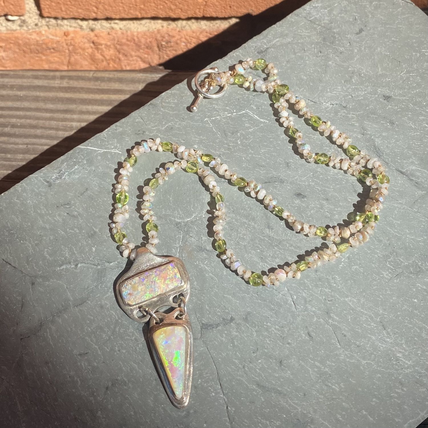 LOGAN NECKLACE PERIDOT BEADS