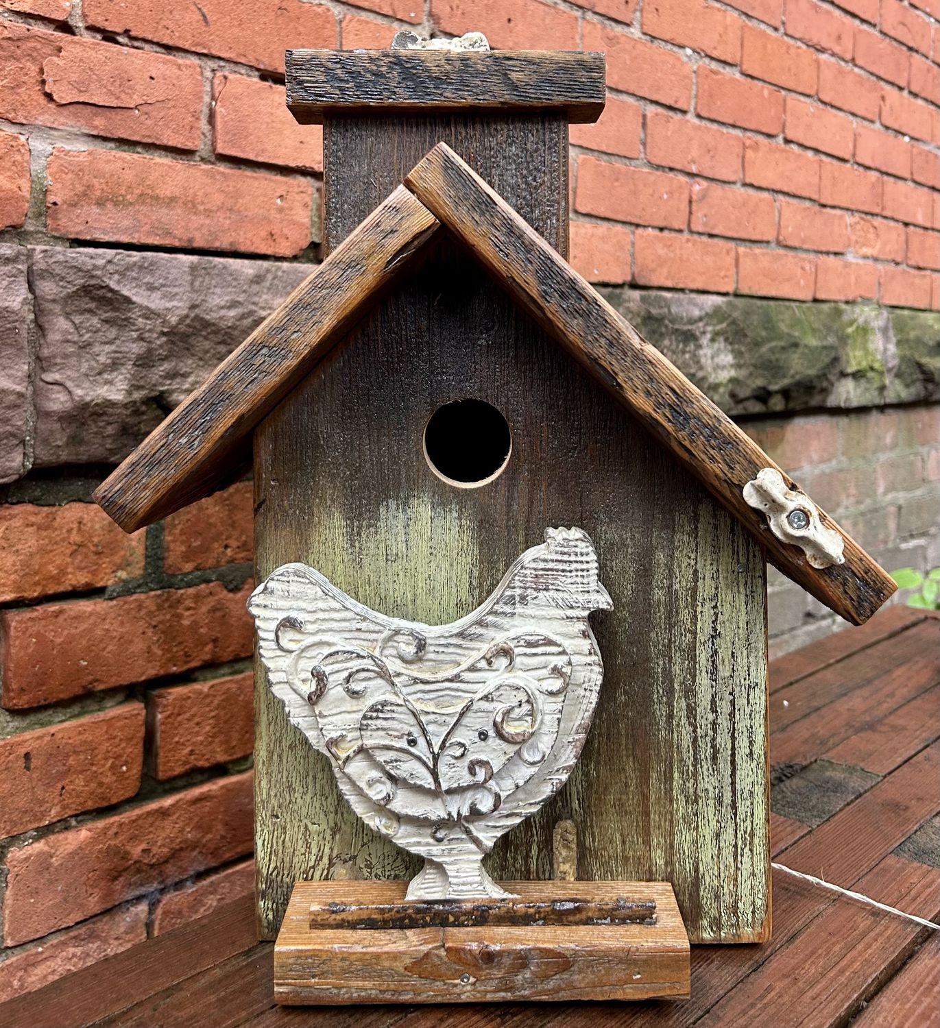 Rivers Birdhouse Chicken on Splash Green