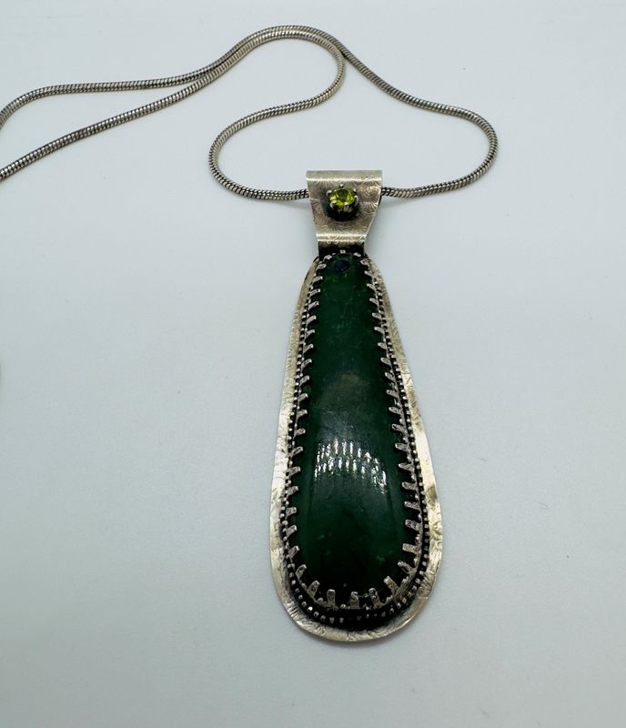 Stendardo Necklace Jade W/Peridot