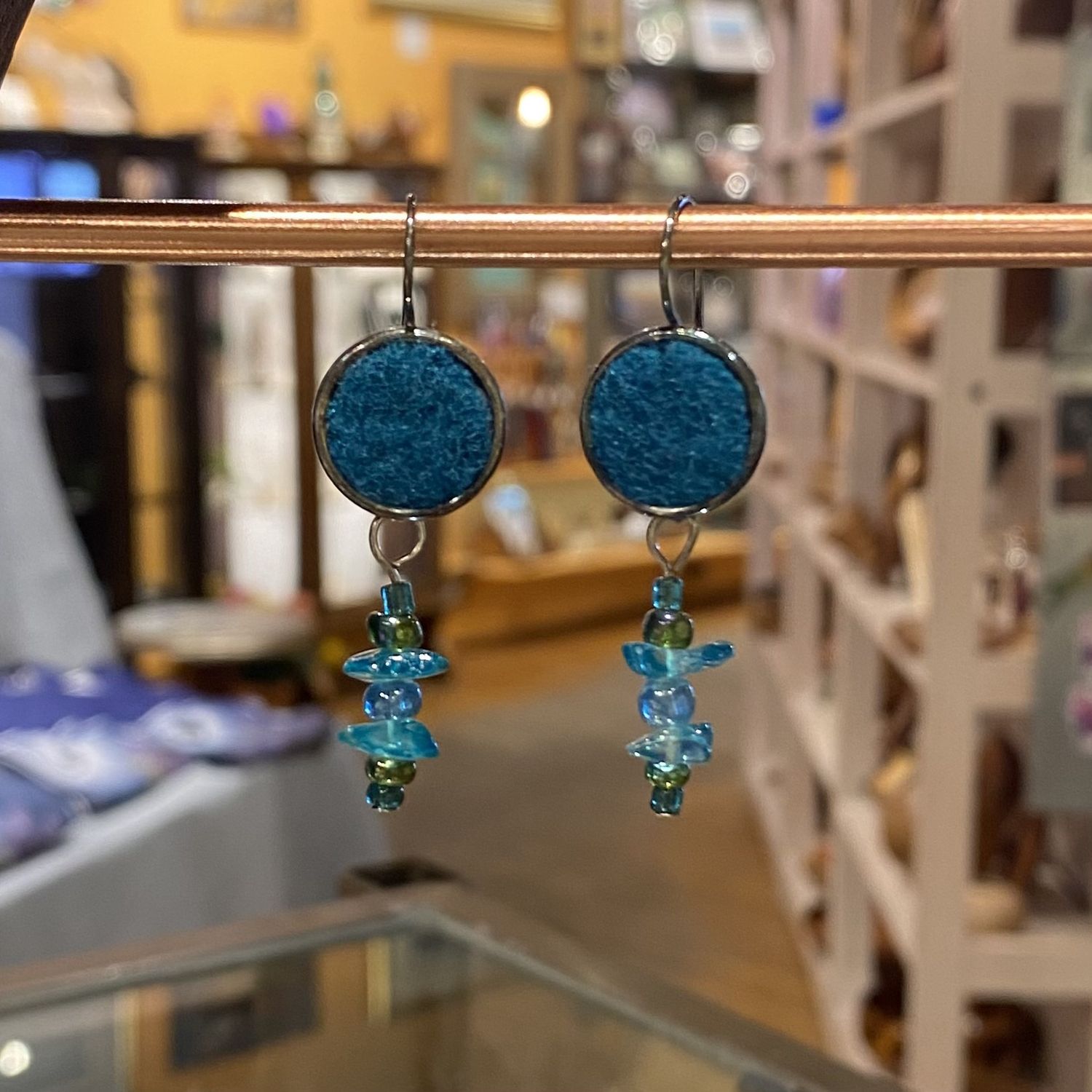 JUEKOFF Earring Teal felt and beads