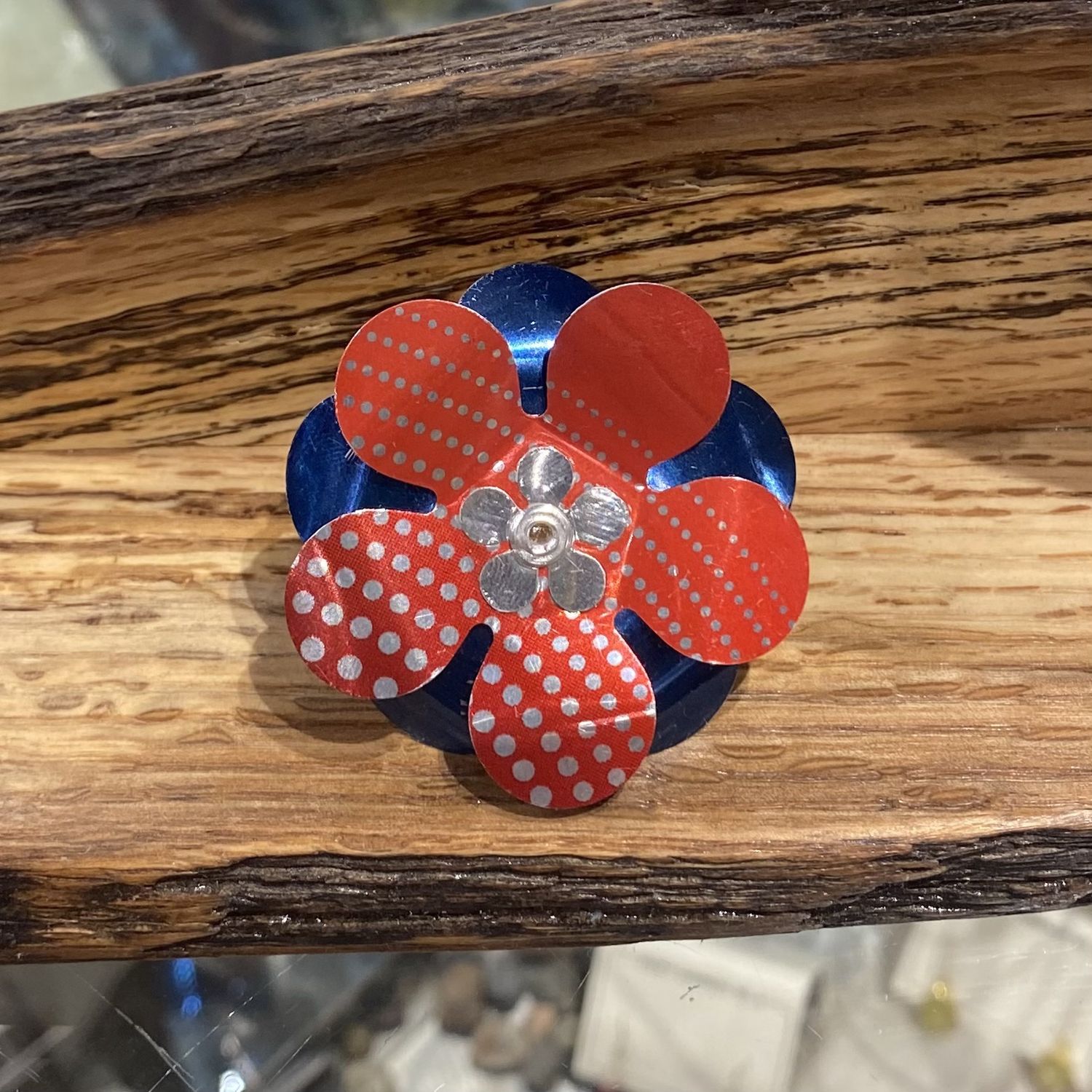 Juekoff Pin Tin Red/Blue Flower
