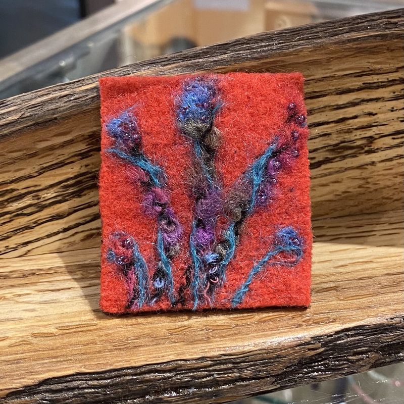 Juekoff Pin Red Felt