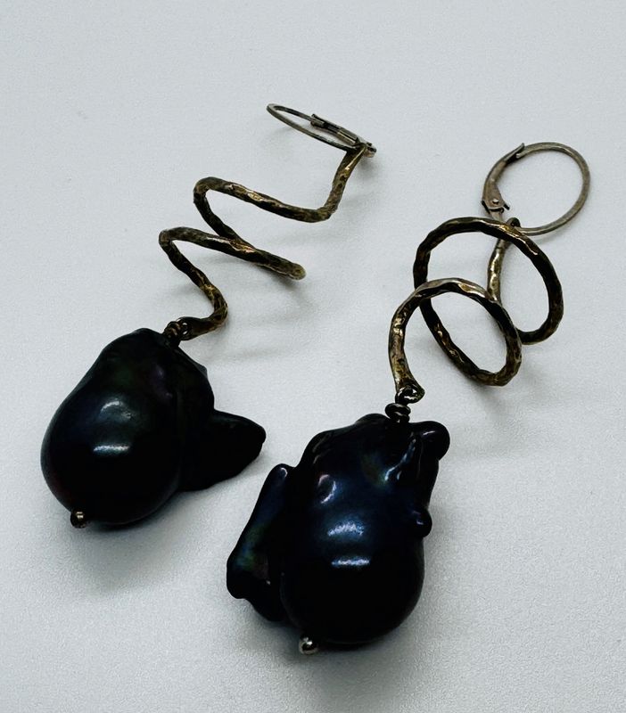 Tessler Earrings Corkscrew with Baroque Pearls