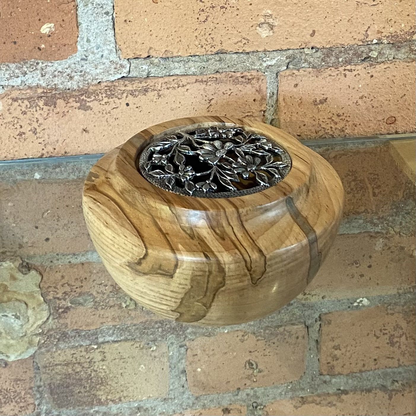 On The Edge Potpourri Pot