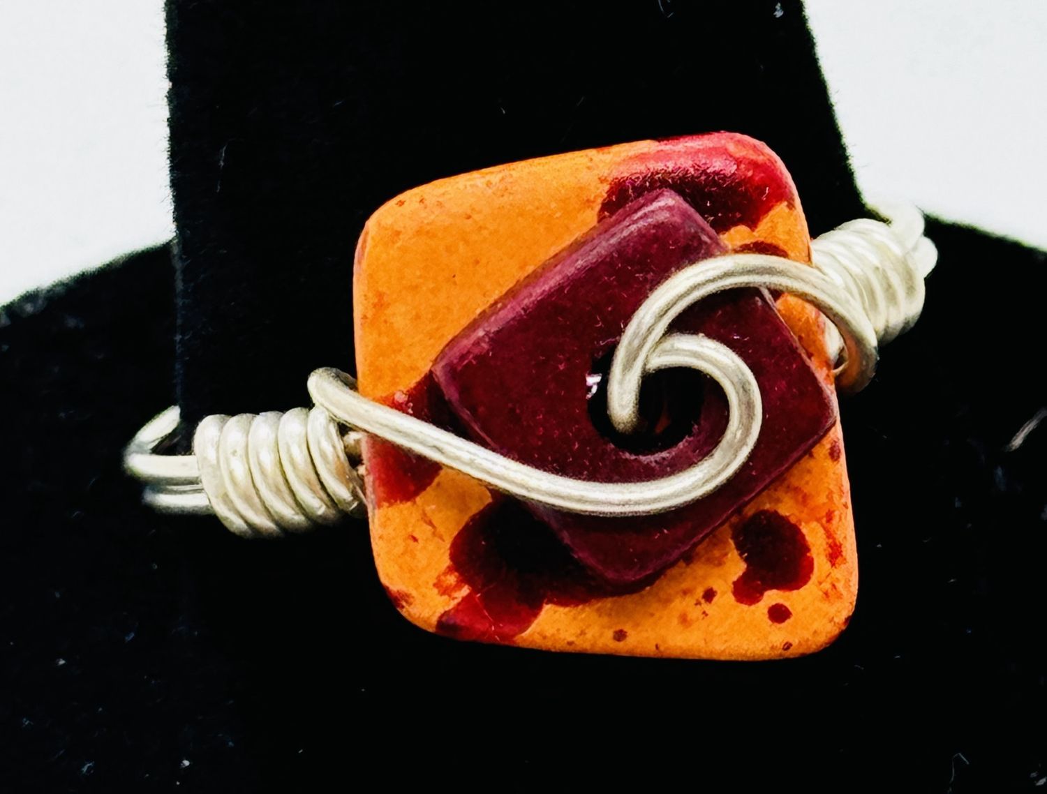 Coller Ring Orange and Red Flat stones