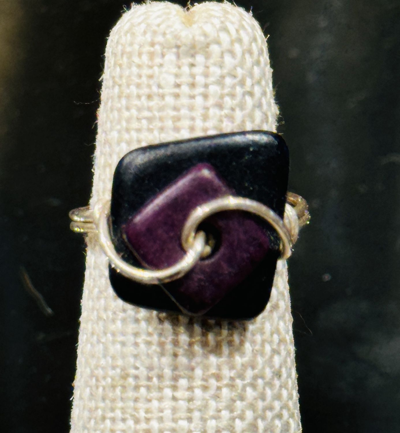 Coller Ring Black and Burgandy Flat Square Beads