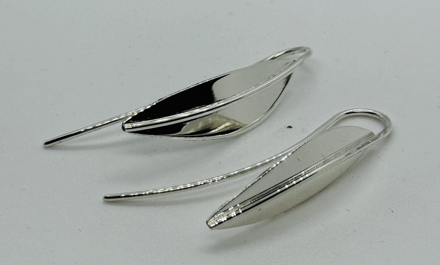 Gray Earring Silver Leaf