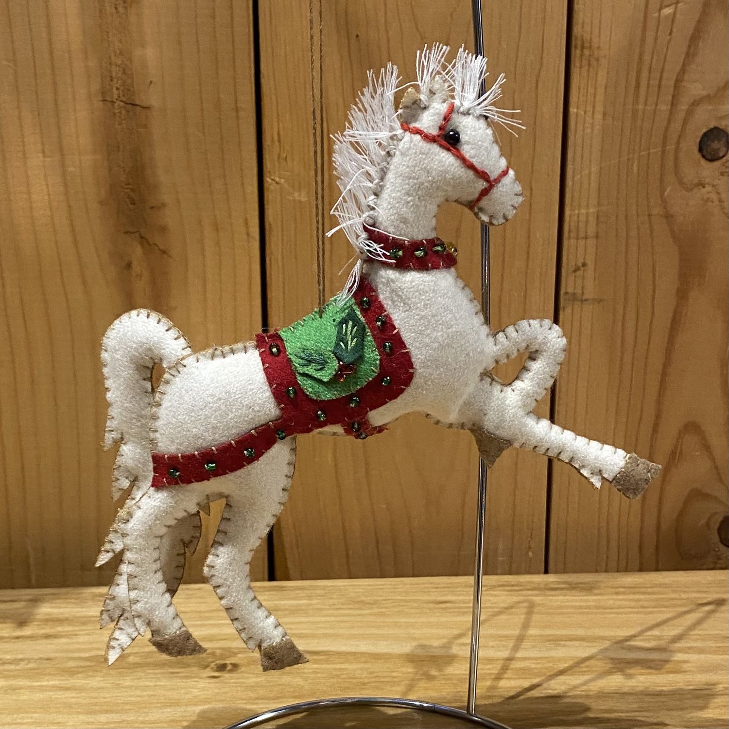 Promising Ornament White Horse Green/Red Saddle