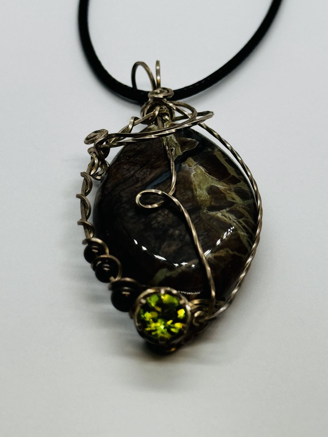 Coller Necklace Dark Jasper with Green Swarkovski Crystal