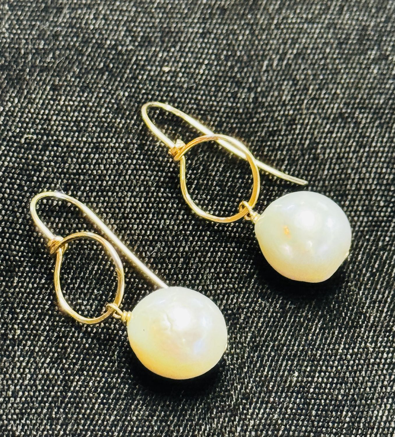 Robb Earring Large Pearl on Loop