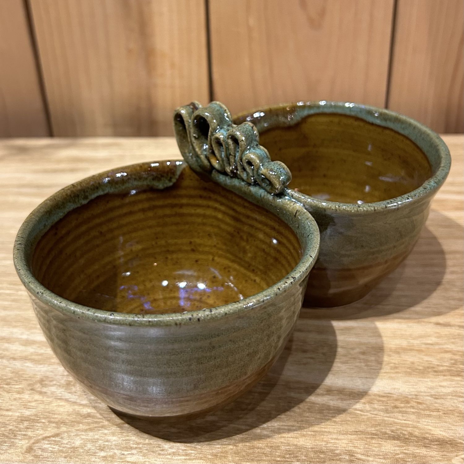 Johnson Double Bowl Brown w/Green Rim
