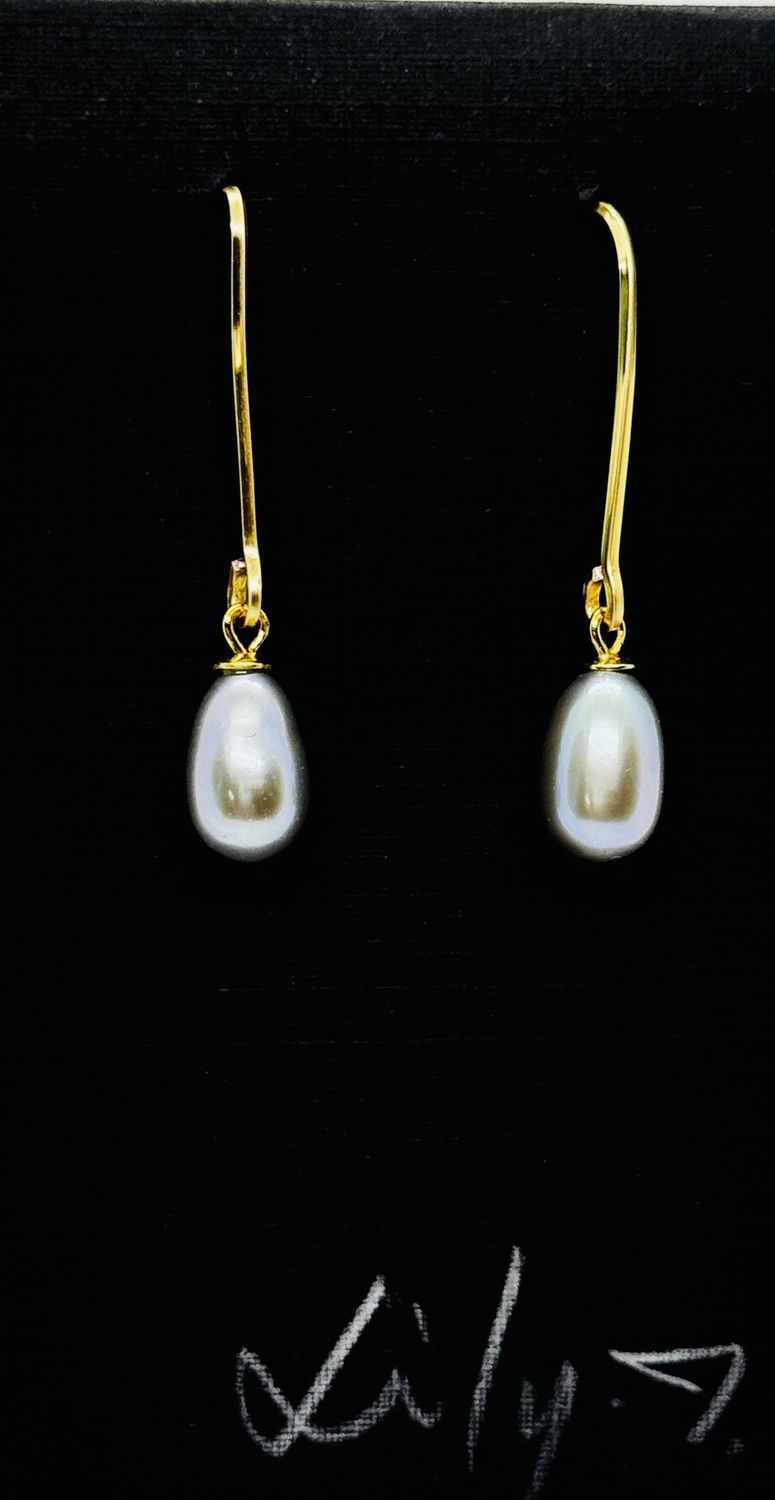 Tsay Earrings Gray Pearl on Gold Wire