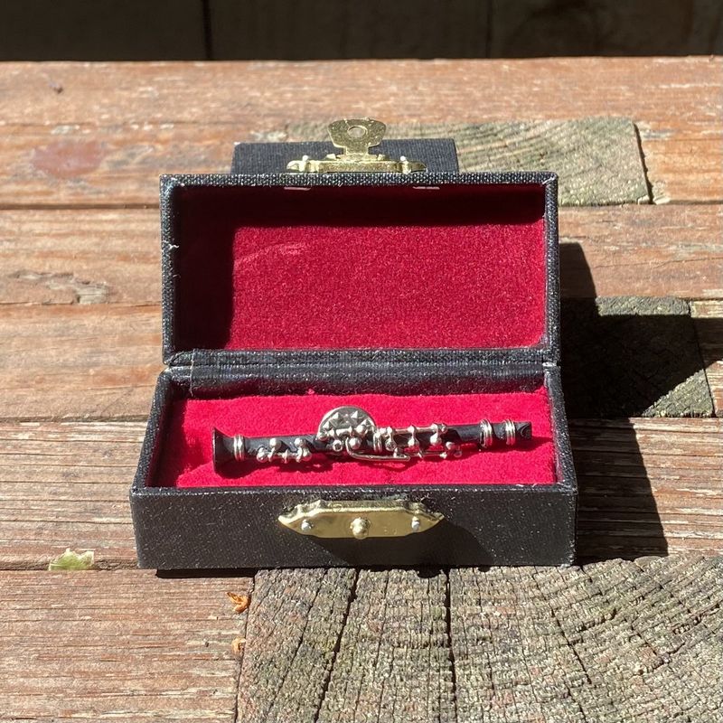 Broadway Black Clarinet Pin