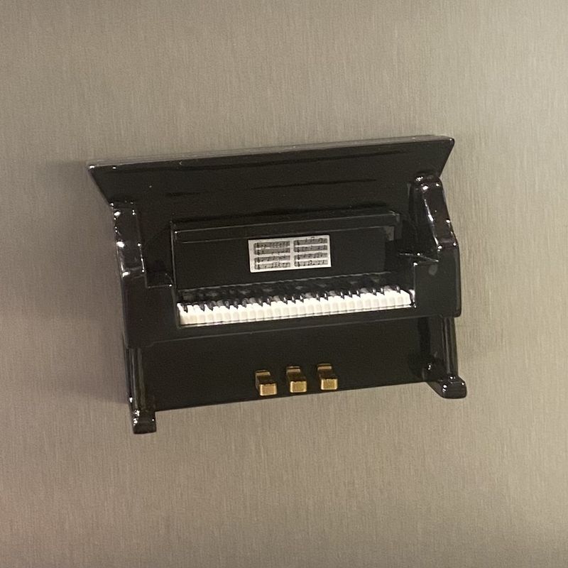 Broadway Upright Black Piano Magnet